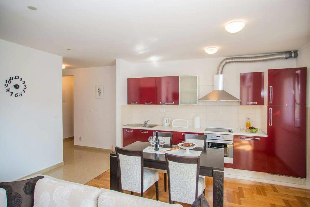 Antonio Apartments On The Beach สปลิท ภายนอก รูปภาพ